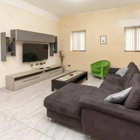 5 Bedroom Holiday With Private Pool