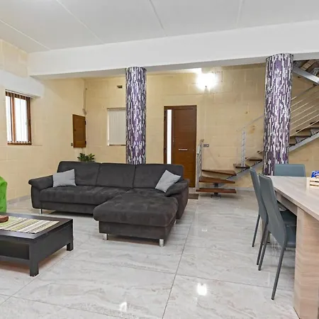 بيت للعطل 5 Bedroom Holiday With Private Pool