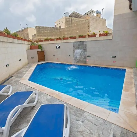 5 Bedroom Holiday With Private Pool بيت للعطل