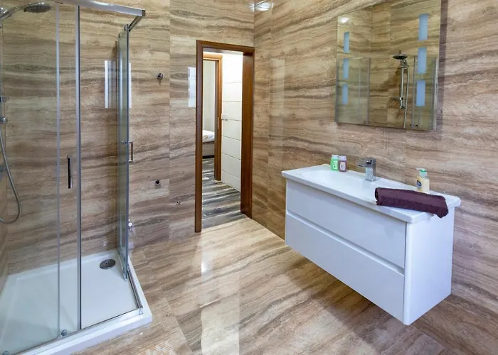 5 Bedroom Holiday With Private Pool Case de vacanță Xewkija