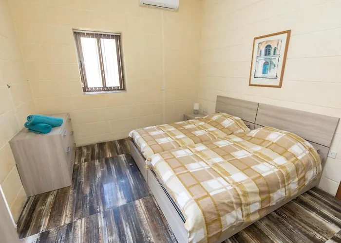 5 Bedroom Holiday With Private Pool Case de vacanță *