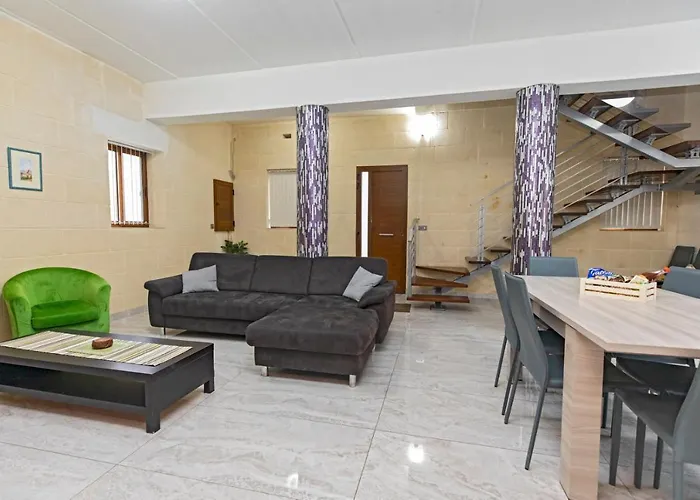 Case de vacanță 5 Bedroom Holiday With Private Pool