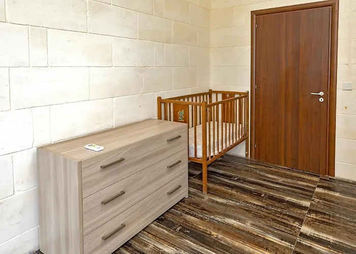 Case de vacanță 5 Bedroom Holiday With Private Pool Xewkija