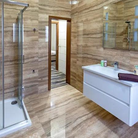 5 Bedroom Holiday With Private Pool Сasa de vacaciones Xewkija