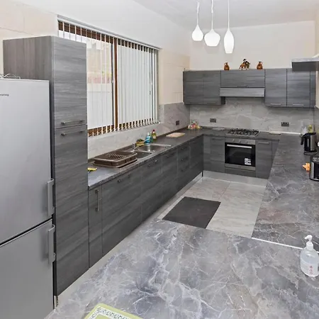 Сasa de vacaciones 5 Bedroom Holiday With Private Pool Xewkija