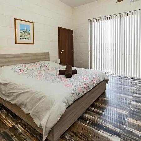 5 Bedroom Holiday With Private Pool Сasa de vacaciones Xewkija