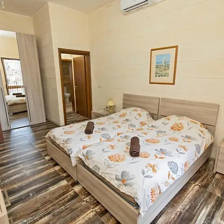 5 Bedroom Holiday With Private Pool Сasa de vacaciones
