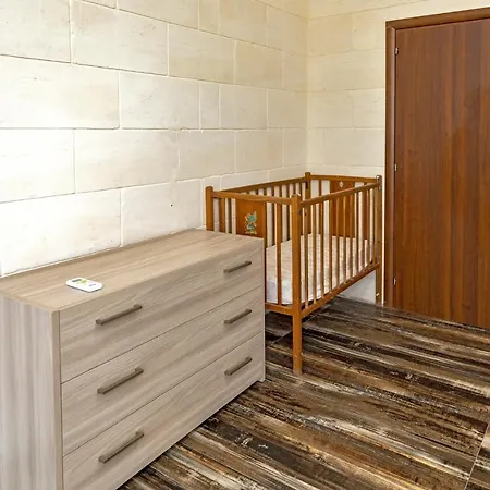 Сasa de vacaciones 5 Bedroom Holiday With Private Pool Xewkija