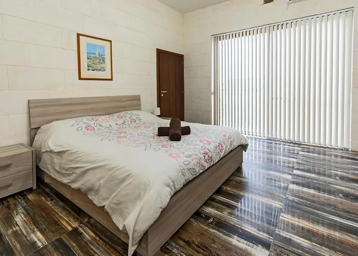 5 Bedroom Holiday With Private Pool Vakantiehuis Xewkija