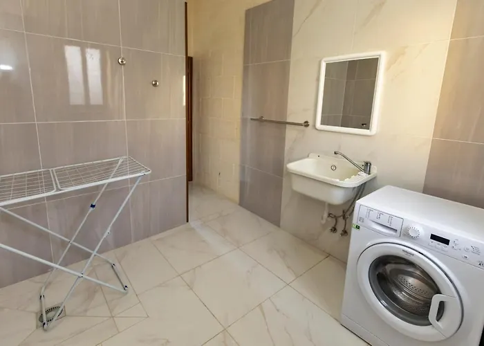 Vakantiehuis 5 Bedroom Holiday With Private Pool