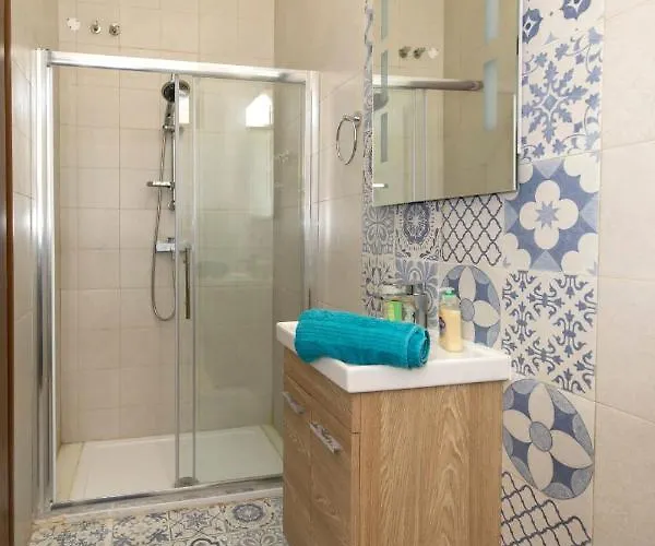 5 Bedroom Holiday With Private Pool Vakantiehuis *